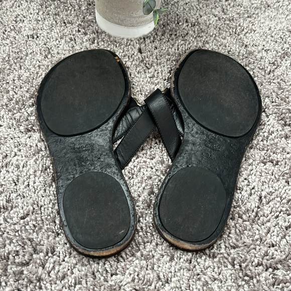 Gucci GG Thong Sandals - Picture 7 of 8